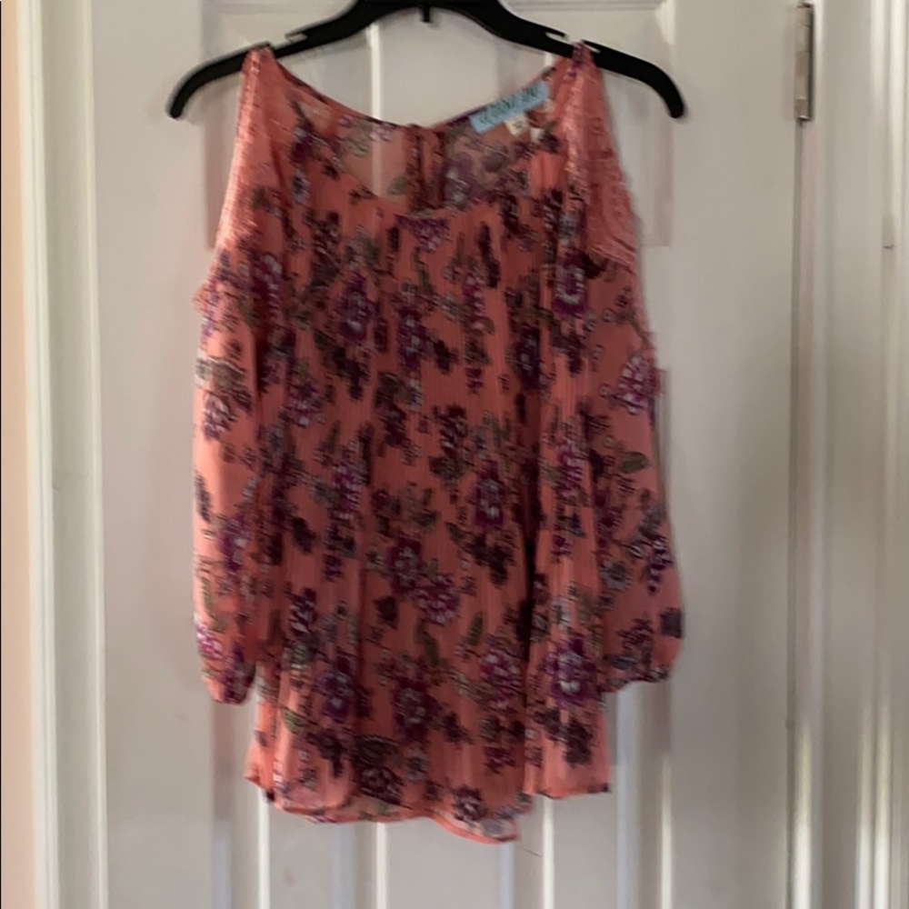 NEW! Beautiful top!